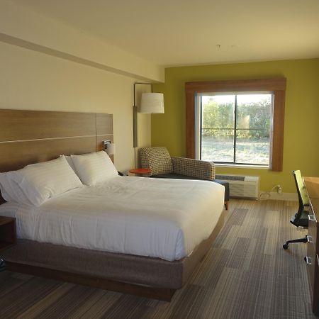 Holiday Inn Express & Suites Brentwood Extérieur photo