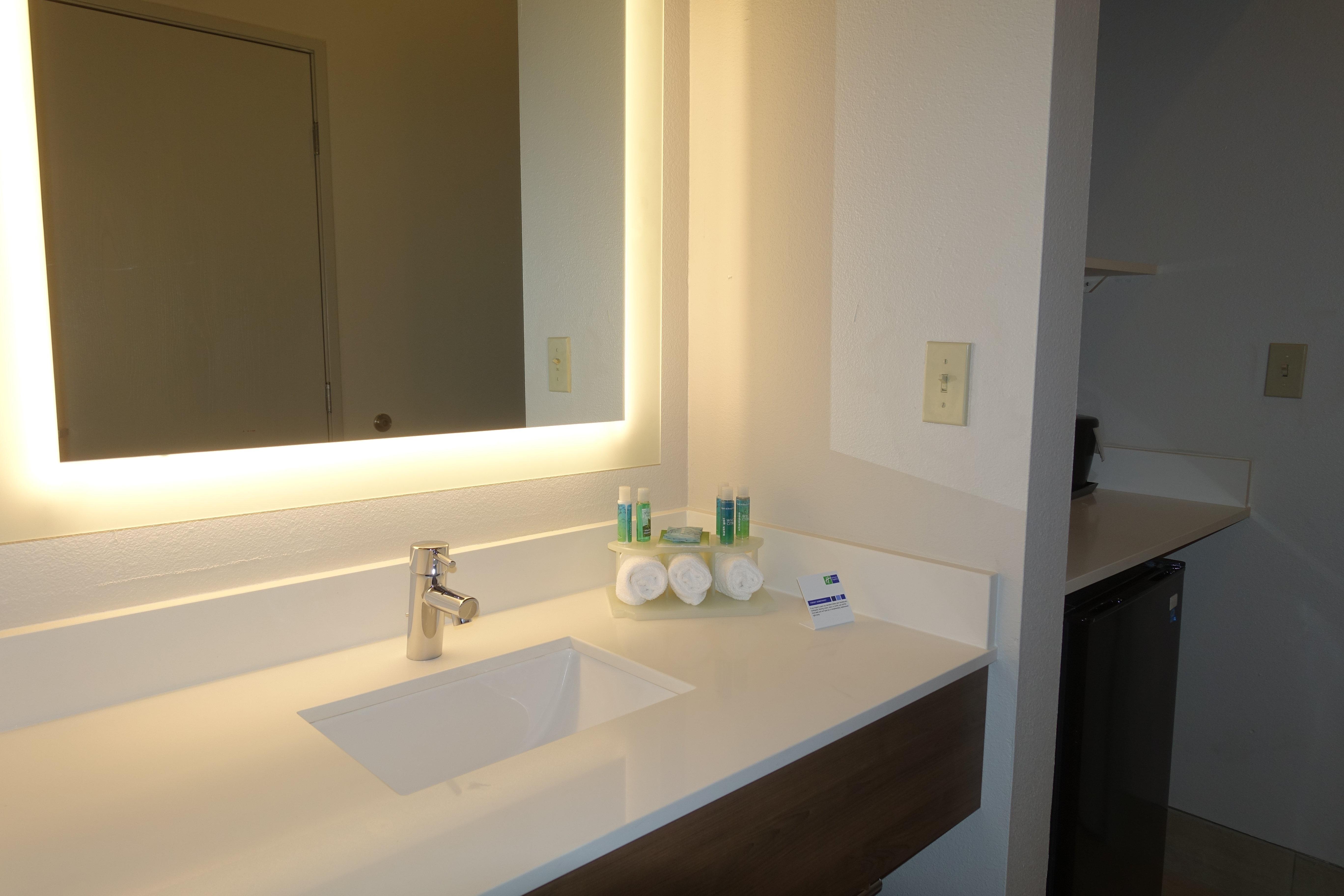 Holiday Inn Express & Suites Brentwood Extérieur photo