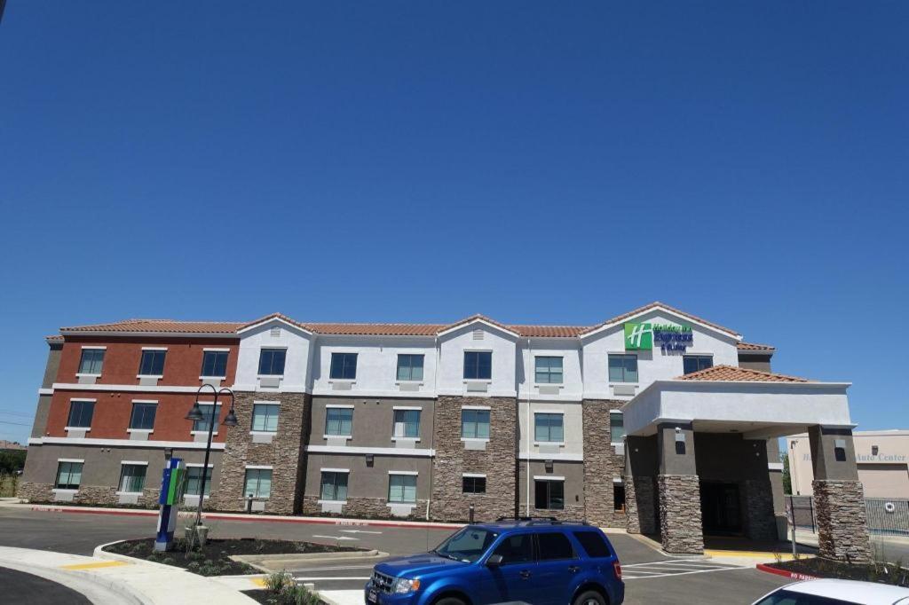 Holiday Inn Express & Suites Brentwood Extérieur photo