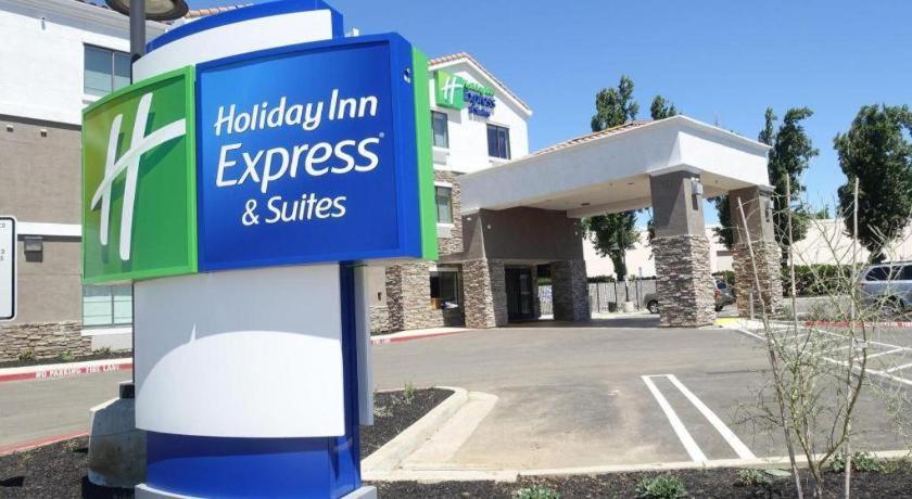 Holiday Inn Express & Suites Brentwood Extérieur photo